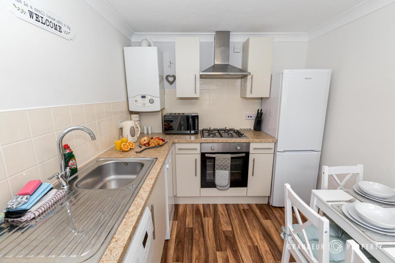 Stunning & Classy 2Bed House, Poole, Parking Εξωτερικό φωτογραφία
